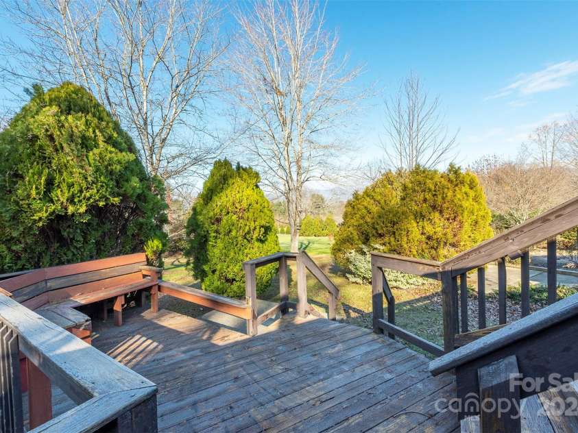 208 Dogwood Lane, Black Mountain, NC 28711.  MLS# CAR4204855, YatesRealty ID 7181. 