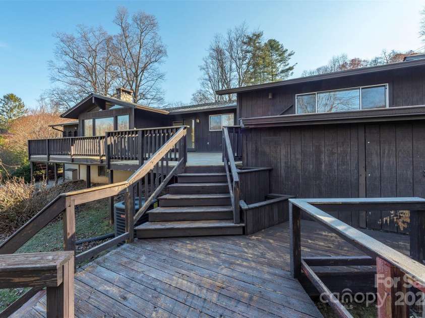 208 Dogwood Lane, Black Mountain, NC 28711.  MLS# CAR4204855, YatesRealty ID 7181. 