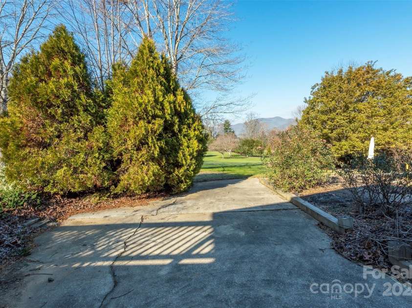 208 Dogwood Lane, Black Mountain, NC 28711.  MLS# CAR4204855, YatesRealty ID 7181. 