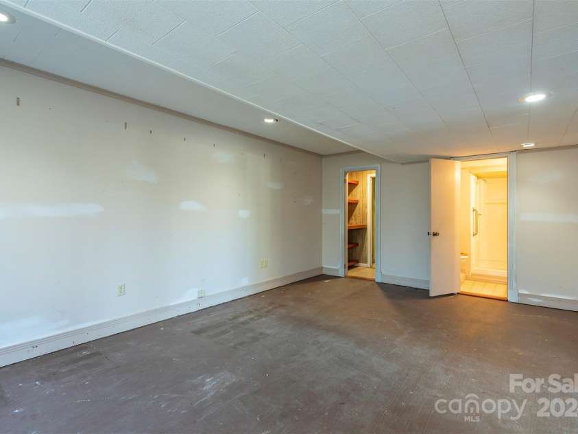 208 Dogwood Lane, Black Mountain, NC 28711.  MLS# CAR4204855, YatesRealty ID 7181. 