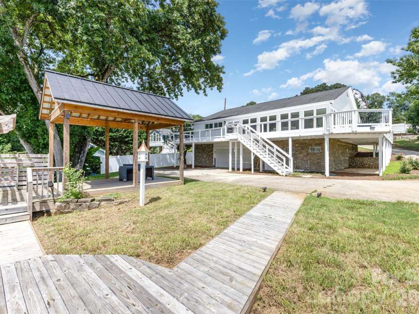 230 River Loop Road, Belmont, NC 28012.  MLS# CAR4352056, YatesRealty ID 7183. 