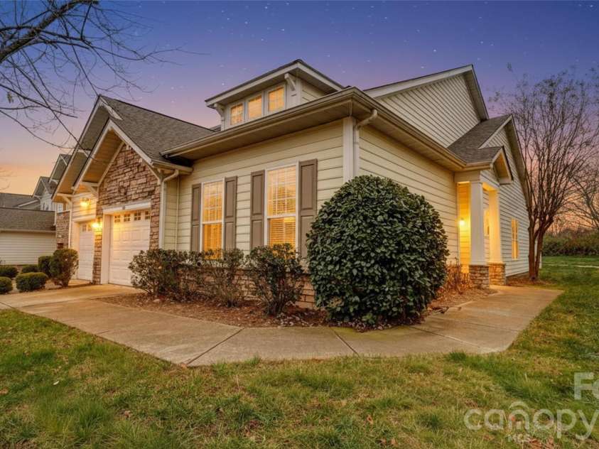 300 Park View Drive, Belmont, NC 28012.  MLS# CAR4314458, YatesRealty ID 7185. 