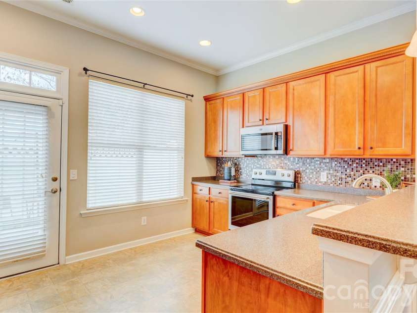 300 Park View Drive, Belmont, NC 28012.  MLS# CAR4314458, YatesRealty ID 7185. 