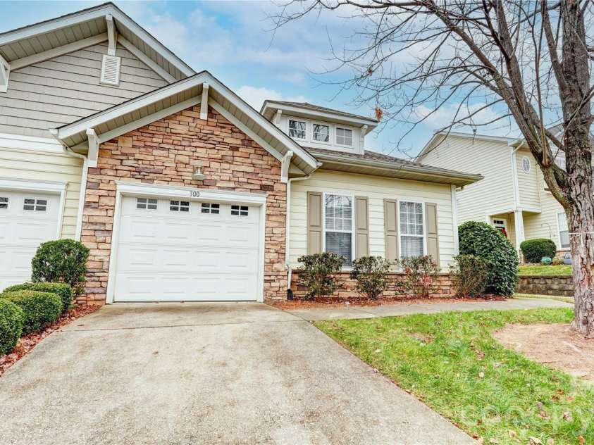 300 Park View Drive, Belmont, NC 28012.  MLS# CAR4314458, YatesRealty ID 7185. 