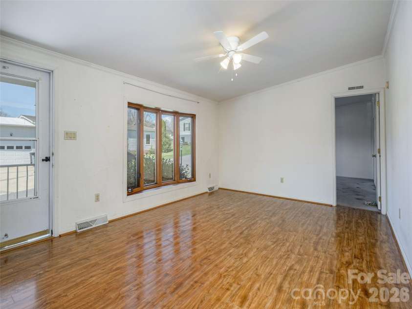 4 Marjorie Lane, Hendersonville, NC 28792.  MLS# CAR4361596, YatesRealty ID 7186. 