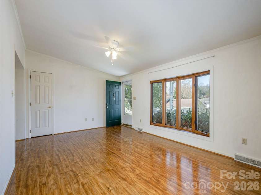 4 Marjorie Lane, Hendersonville, NC 28792.  MLS# CAR4361596, YatesRealty ID 7186. 