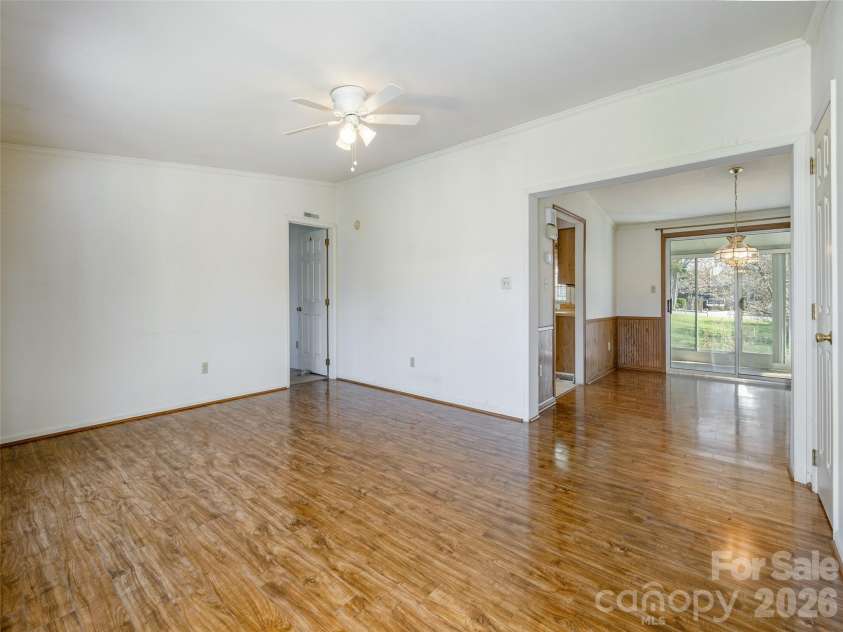 4 Marjorie Lane, Hendersonville, NC 28792.  MLS# CAR4361596, YatesRealty ID 7186. 