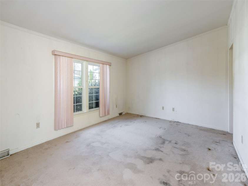 4 Marjorie Lane, Hendersonville, NC 28792.  MLS# CAR4361596, YatesRealty ID 7186. 