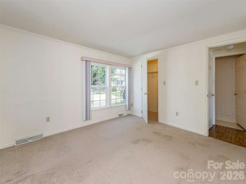 4 Marjorie Lane, Hendersonville, NC 28792.  MLS# CAR4361596, YatesRealty ID 7186. 