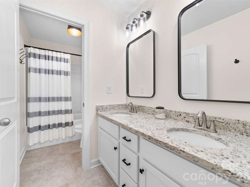 17549 Julees Walk Lane, Davidson, NC 28036.  MLS# CAR4358024, YatesRealty ID 7189. 