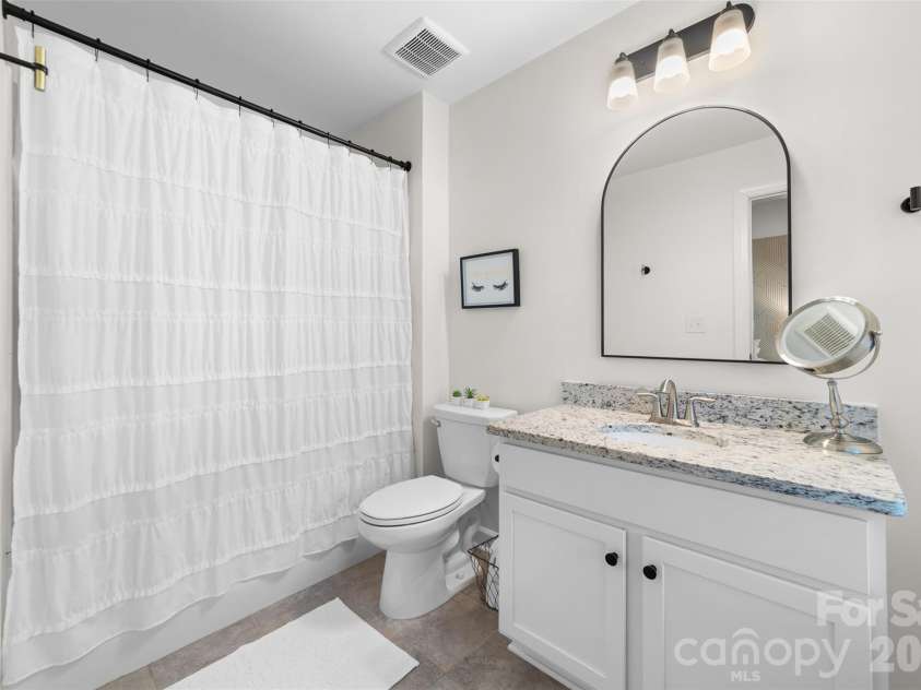 17549 Julees Walk Lane, Davidson, NC 28036.  MLS# CAR4358024, YatesRealty ID 7189. 