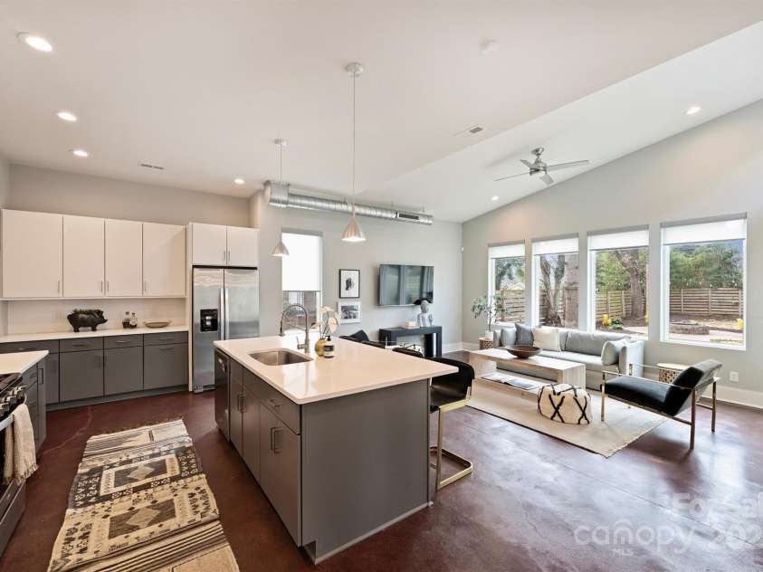 3126 Creighton Drive, Charlotte, NC 28205.  MLS# CAR4221610, YatesRealty ID 7189. 