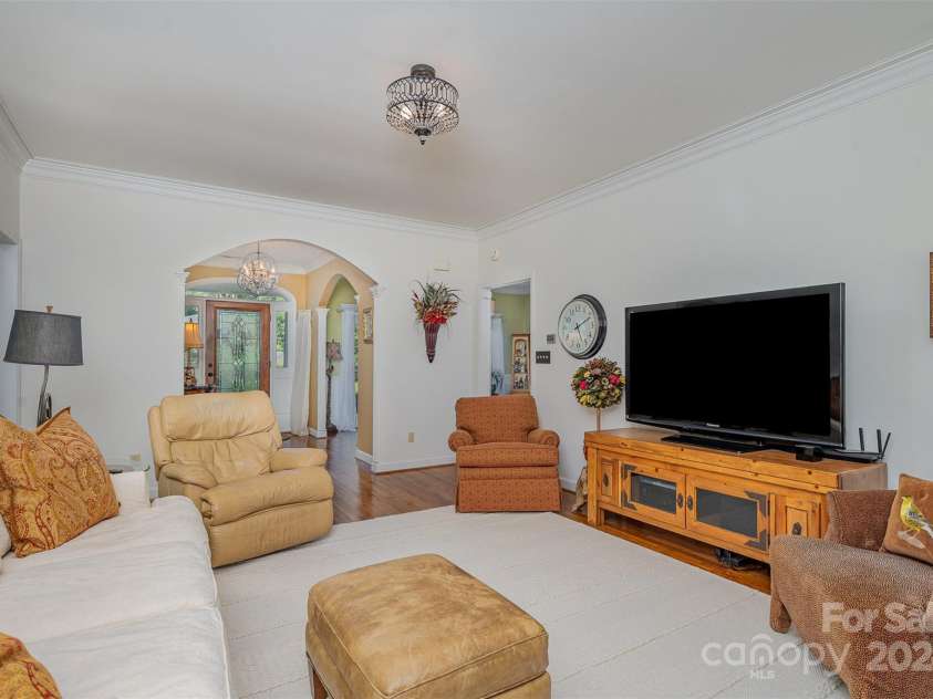10227 Mount Holly Road, Charlotte, NC 28214.  MLS# CAR4168183, YatesRealty ID 719. 