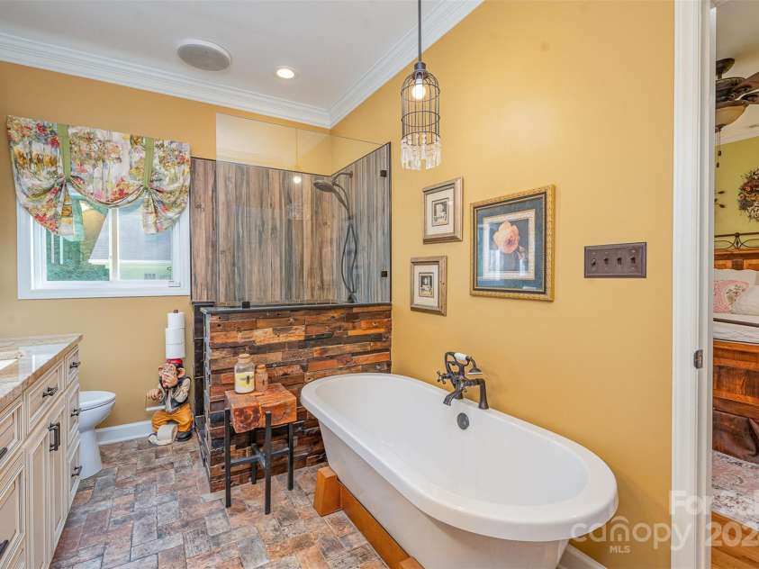 10227 Mount Holly Road, Charlotte, NC 28214.  MLS# CAR4168183, YatesRealty ID 719. 