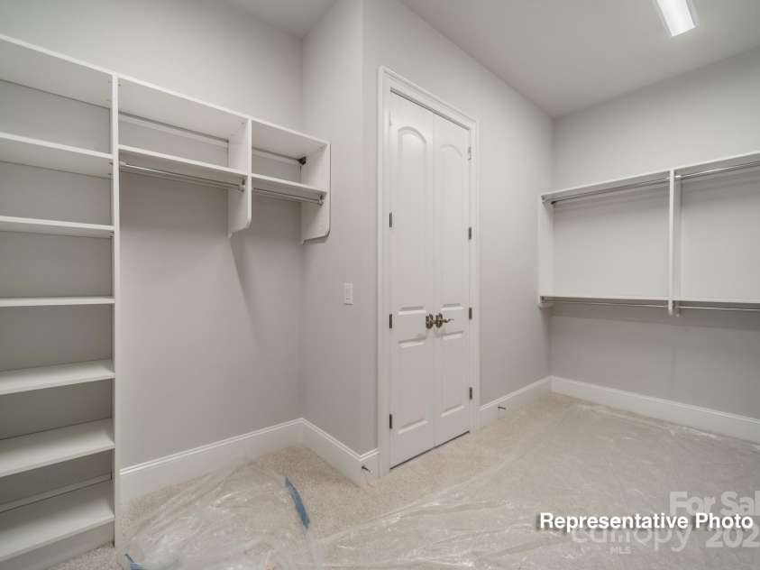 402 Turtleback Ridge, Matthews, NC 28104.  MLS# CAR4302443, YatesRealty ID 719. 