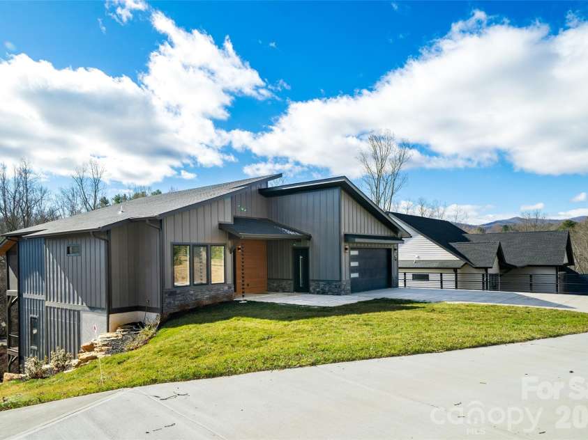 25 George Allen Ridge, Arden, NC 28704.  MLS# CAR4337077, YatesRealty ID 7190. 