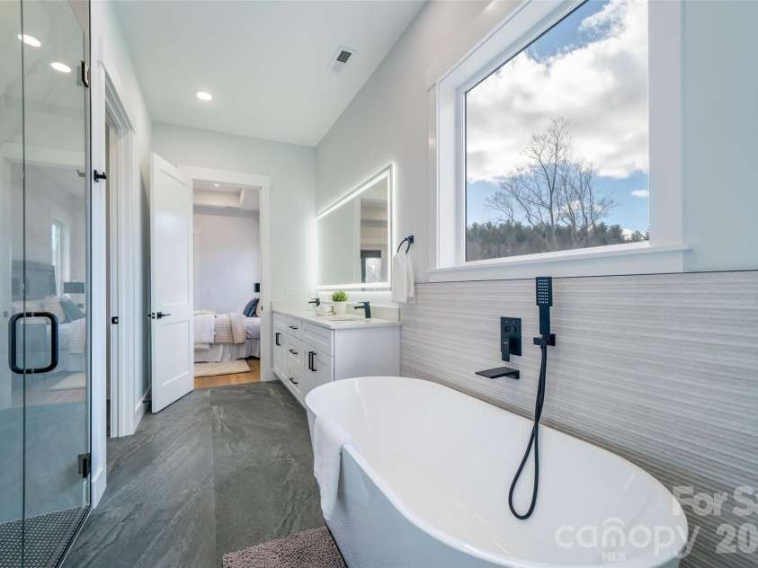25 George Allen Ridge, Arden, NC 28704.  MLS# CAR4337077, YatesRealty ID 7190. 