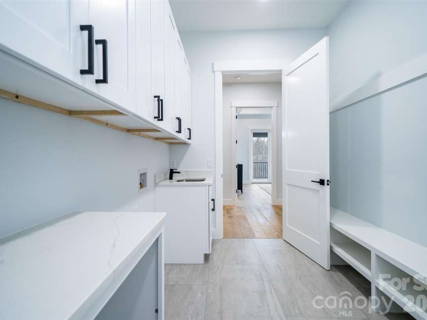 25 George Allen Ridge, Arden, NC 28704.  MLS# CAR4337077, YatesRealty ID 7190. Mud room