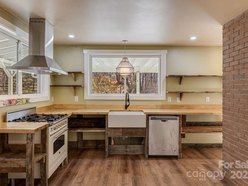 340 Wendy Avenue, Marshall, NC 28753.  MLS# CAR4210108, YatesRealty ID 7191. Open kitchen with great light!