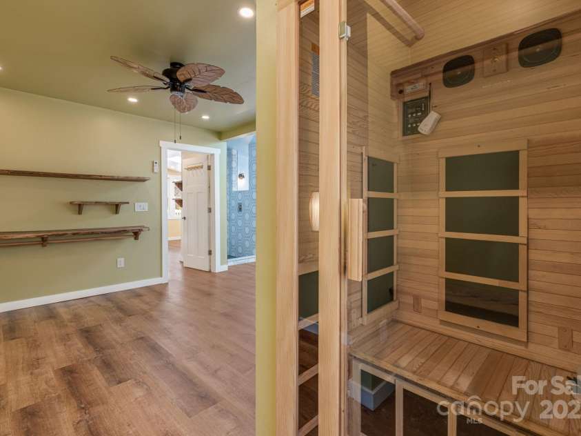 340 Wendy Avenue, Marshall, NC 28753.  MLS# CAR4210108, YatesRealty ID 7191. Sauna! In the primary bedroom