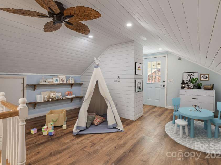 340 Wendy Avenue, Marshall, NC 28753.  MLS# CAR4210108, YatesRealty ID 7191. VIRTUALLY STAGED - 3rd bedroom is entire upper level. Leads to an amazing deck with serene views.