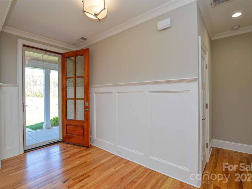 8212 Bennett Lane, Sherrills Ford, NC 28673.  MLS# CAR4239561, YatesRealty ID 7192. Foyer