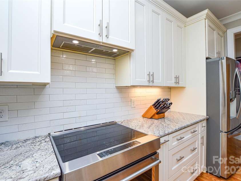 8212 Bennett Lane, Sherrills Ford, NC 28673.  MLS# CAR4239561, YatesRealty ID 7192. Induction Stove