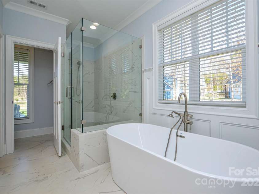 8212 Bennett Lane, Sherrills Ford, NC 28673.  MLS# CAR4239561, YatesRealty ID 7192. Primary Bath