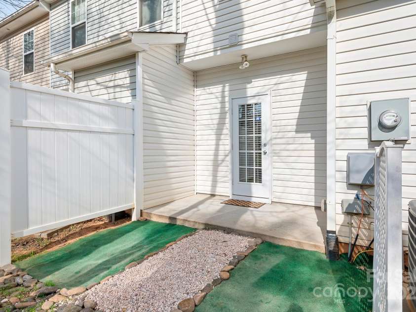 12417 Mcgrath Drive, Charlotte, NC 28269.  MLS# CAR4234181, YatesRealty ID 7194. 