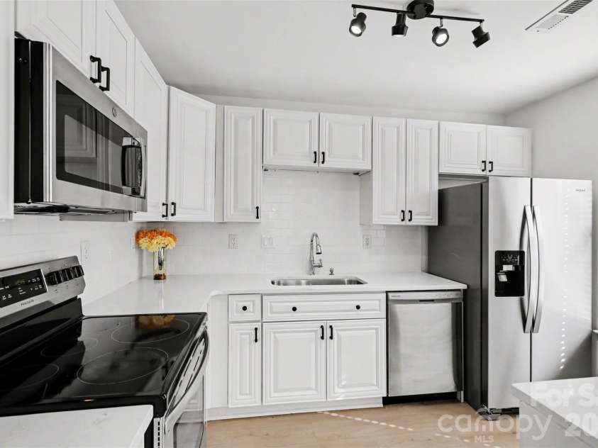 3653 Melrose Cottage Drive, Matthews, NC 28105.  MLS# CAR4350257, YatesRealty ID 7194. 