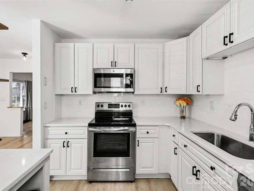 3653 Melrose Cottage Drive, Matthews, NC 28105.  MLS# CAR4350257, YatesRealty ID 7194. 