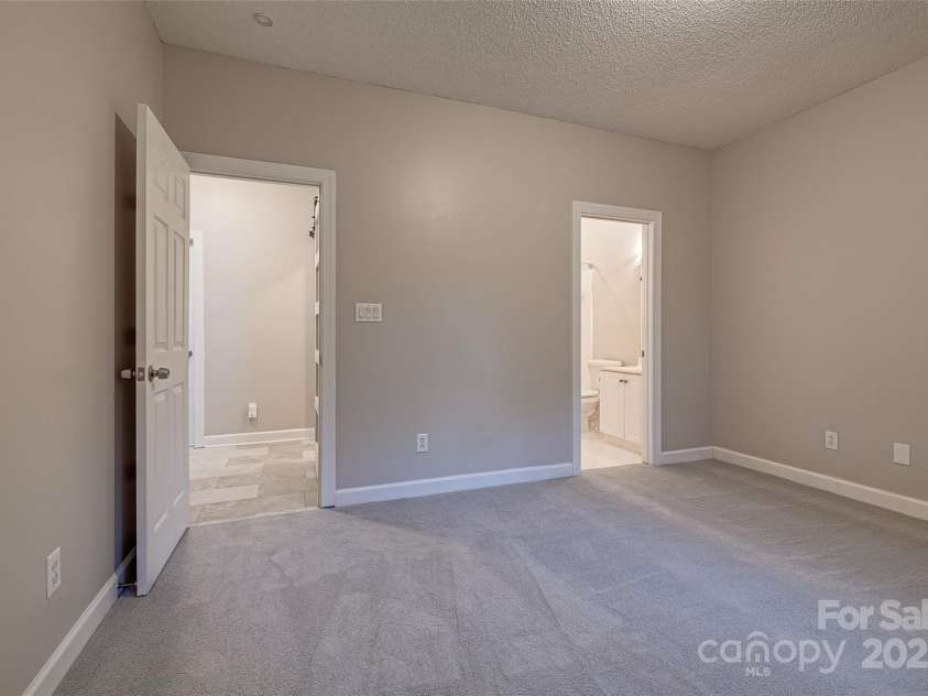 14106 Yachtsman Harbor Drive, Charlotte, NC 28278.  MLS# CAR4221329, YatesRealty ID 7195. Both bedrooms have large walk in closets.