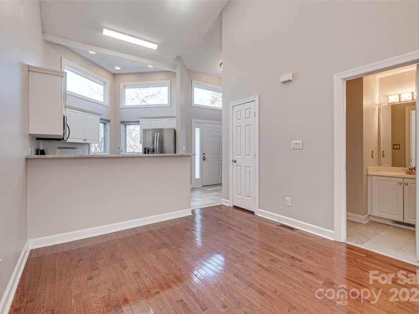 14106 Yachtsman Harbor Drive, Charlotte, NC 28278.  MLS# CAR4221329, YatesRealty ID 7195. Breakfast bar is adjacent to a dedicated dining that leads to a large living area.