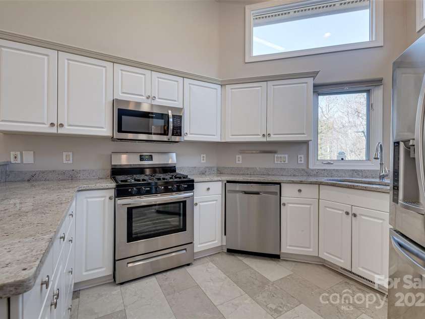 14106 Yachtsman Harbor Drive, Charlotte, NC 28278.  MLS# CAR4221329, YatesRealty ID 7195. Bright, airy kitchen updated with gorgeous granite countertops and plenty of storage. Stainless steel appliances to remain, including a gas stove, dishwasher, and refrigerator. New high powered, low-noise garba