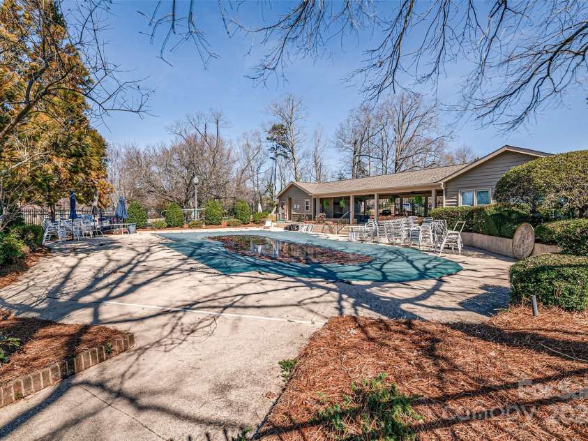 14106 Yachtsman Harbor Drive, Charlotte, NC 28278.  MLS# CAR4221329, YatesRealty ID 7195. Large community pool
