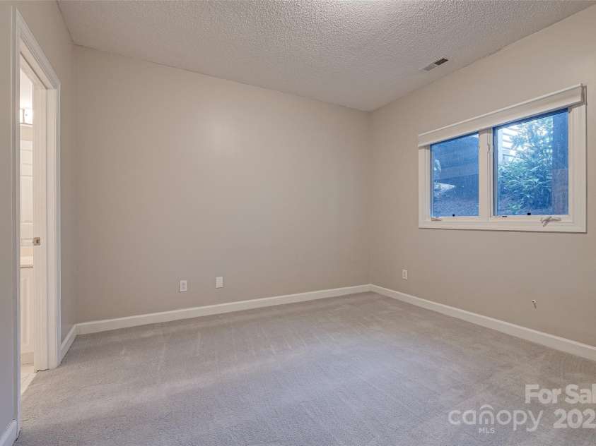 14106 Yachtsman Harbor Drive, Charlotte, NC 28278.  MLS# CAR4221329, YatesRealty ID 7195. Second primary bedroom.