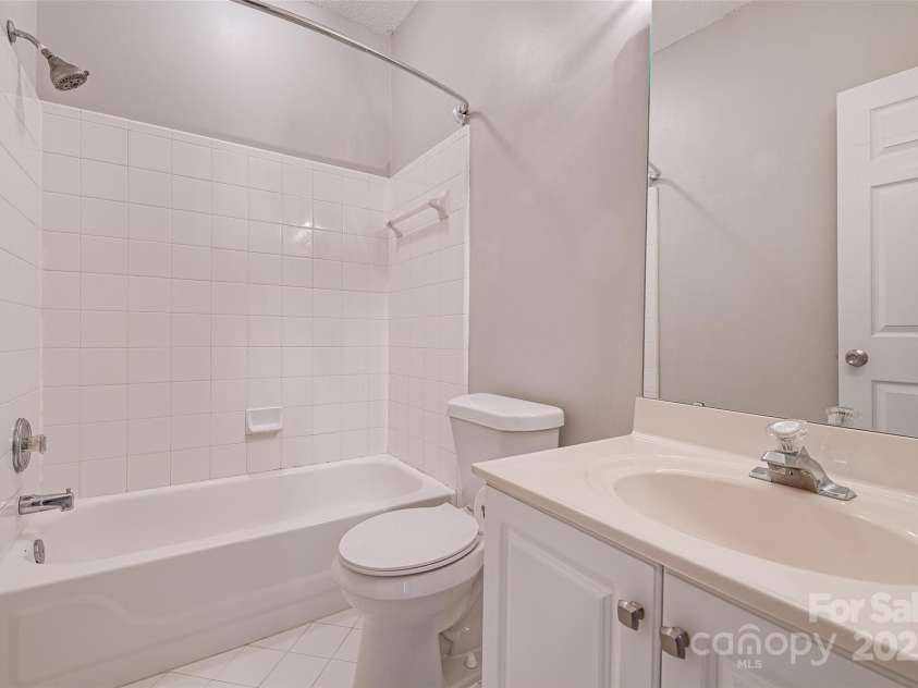 14106 Yachtsman Harbor Drive, Charlotte, NC 28278.  MLS# CAR4221329, YatesRealty ID 7195. This bath has a tub and a large vanity. New hot water heater in 2024!