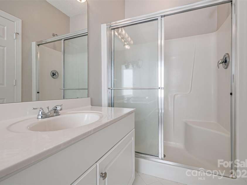 14106 Yachtsman Harbor Drive, Charlotte, NC 28278.  MLS# CAR4221329, YatesRealty ID 7195. This bedroom has a large vanity and a shower.
