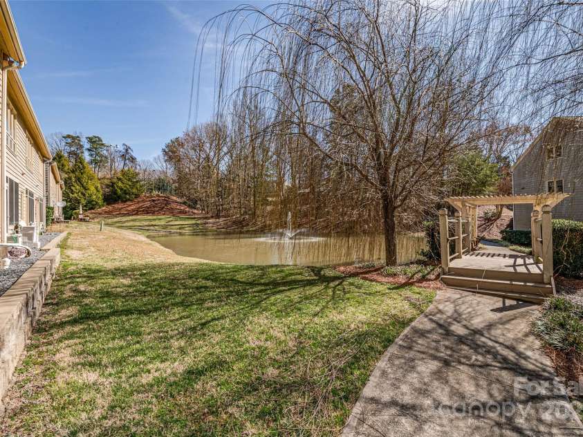 14106 Yachtsman Harbor Drive, Charlotte, NC 28278.  MLS# CAR4221329, YatesRealty ID 7195. Well maintained landscaping.