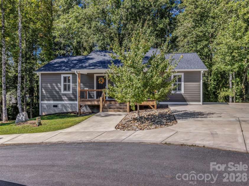 212 Walt Drive, Hendersonville, NC 28792.  MLS# CAR4299094, YatesRealty ID 7196. 