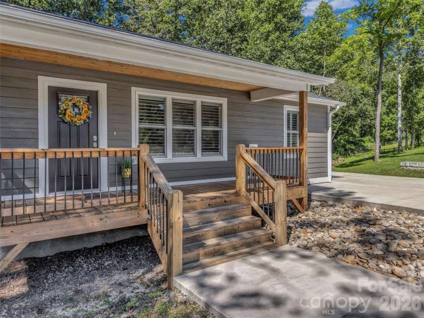 212 Walt Drive, Hendersonville, NC 28792.  MLS# CAR4299094, YatesRealty ID 7196. 