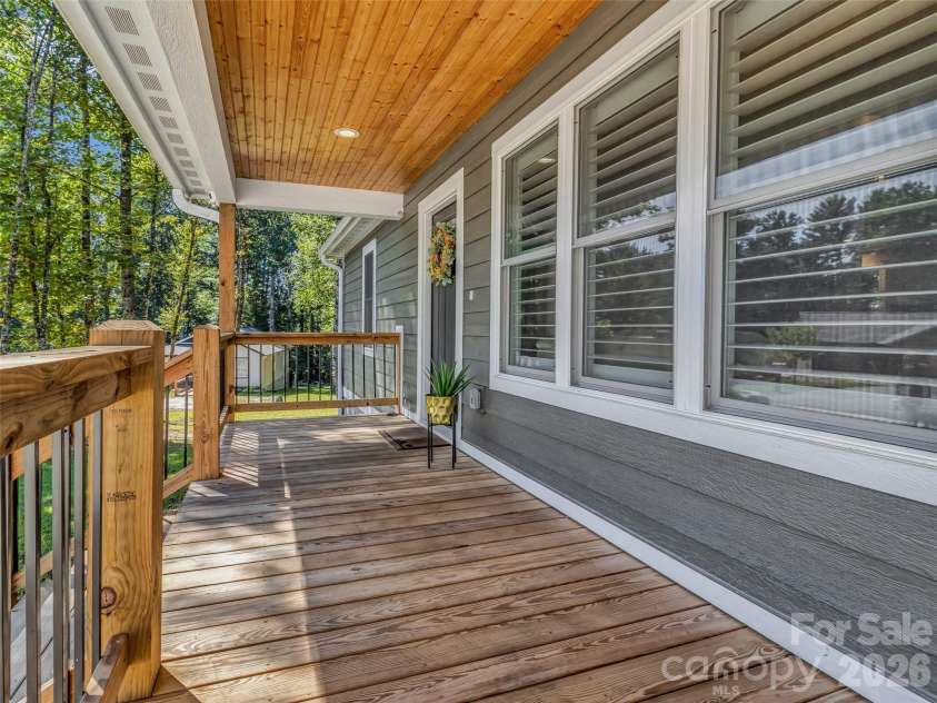 212 Walt Drive, Hendersonville, NC 28792.  MLS# CAR4299094, YatesRealty ID 7196. 