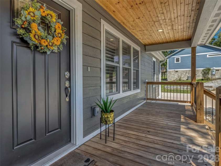 212 Walt Drive, Hendersonville, NC 28792.  MLS# CAR4299094, YatesRealty ID 7196. 