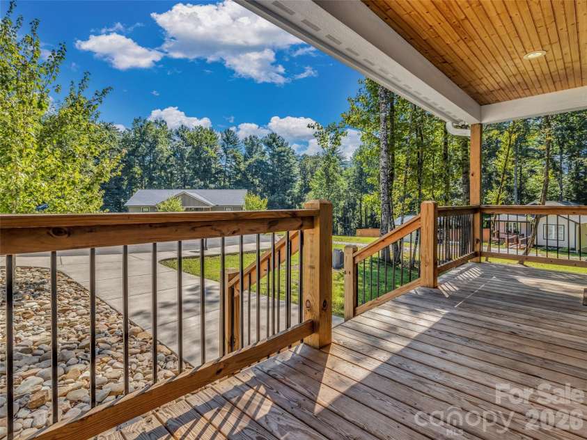 212 Walt Drive, Hendersonville, NC 28792.  MLS# CAR4299094, YatesRealty ID 7196. 