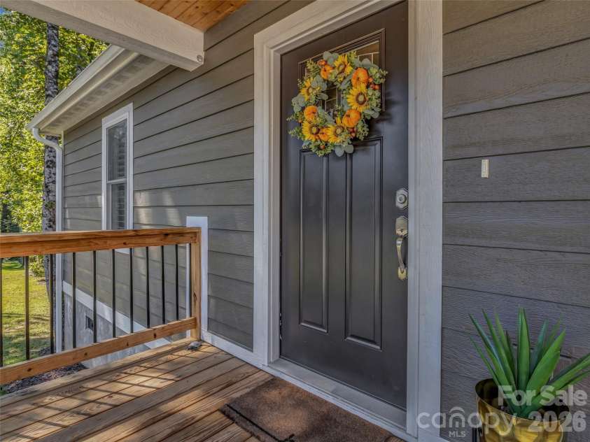 212 Walt Drive, Hendersonville, NC 28792.  MLS# CAR4299094, YatesRealty ID 7196. 