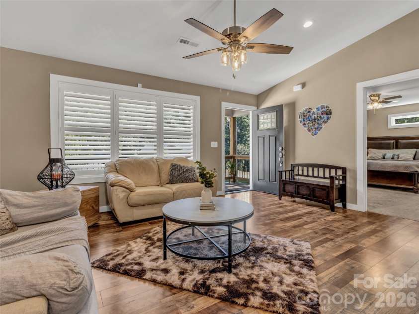 212 Walt Drive, Hendersonville, NC 28792.  MLS# CAR4299094, YatesRealty ID 7196. 