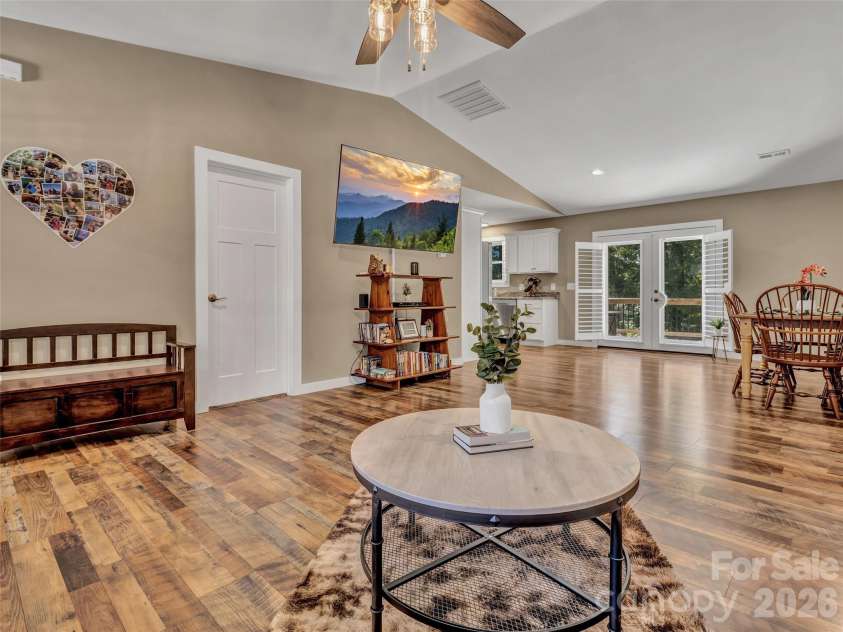 212 Walt Drive, Hendersonville, NC 28792.  MLS# CAR4299094, YatesRealty ID 7196. 