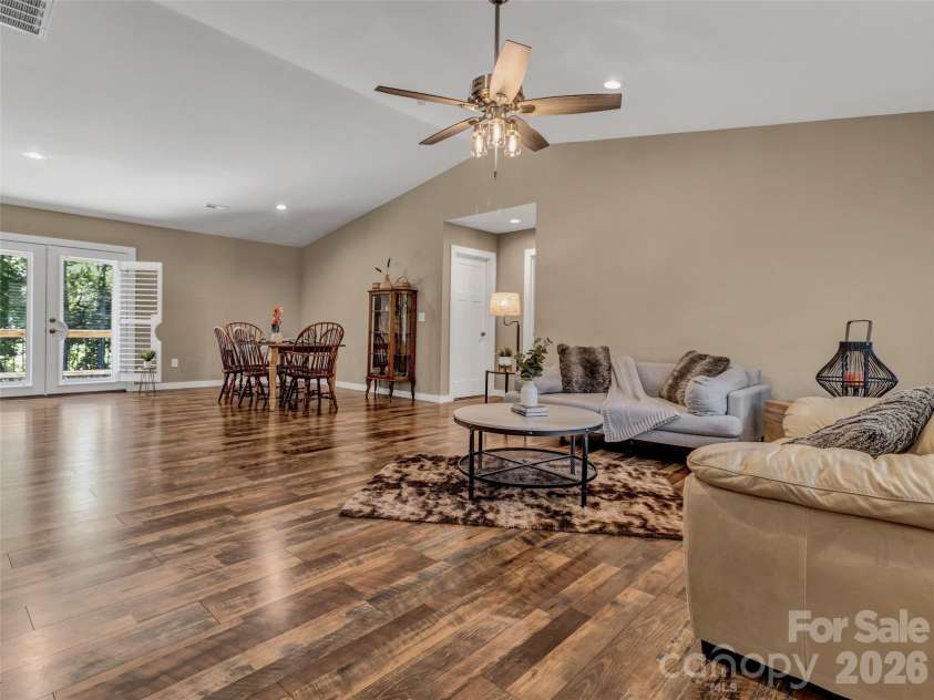 212 Walt Drive, Hendersonville, NC 28792.  MLS# CAR4299094, YatesRealty ID 7196. 