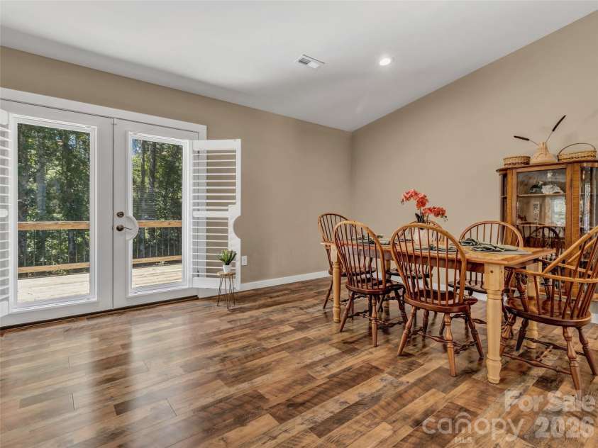 212 Walt Drive, Hendersonville, NC 28792.  MLS# CAR4299094, YatesRealty ID 7196. 