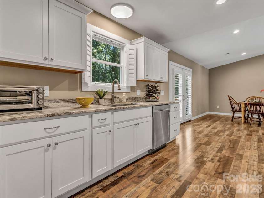 212 Walt Drive, Hendersonville, NC 28792.  MLS# CAR4299094, YatesRealty ID 7196. 